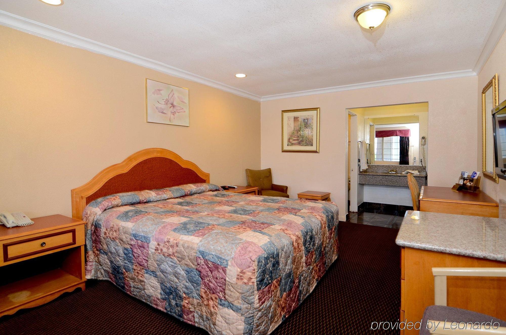 Americas Best Value Inn 코로나 객실 사진