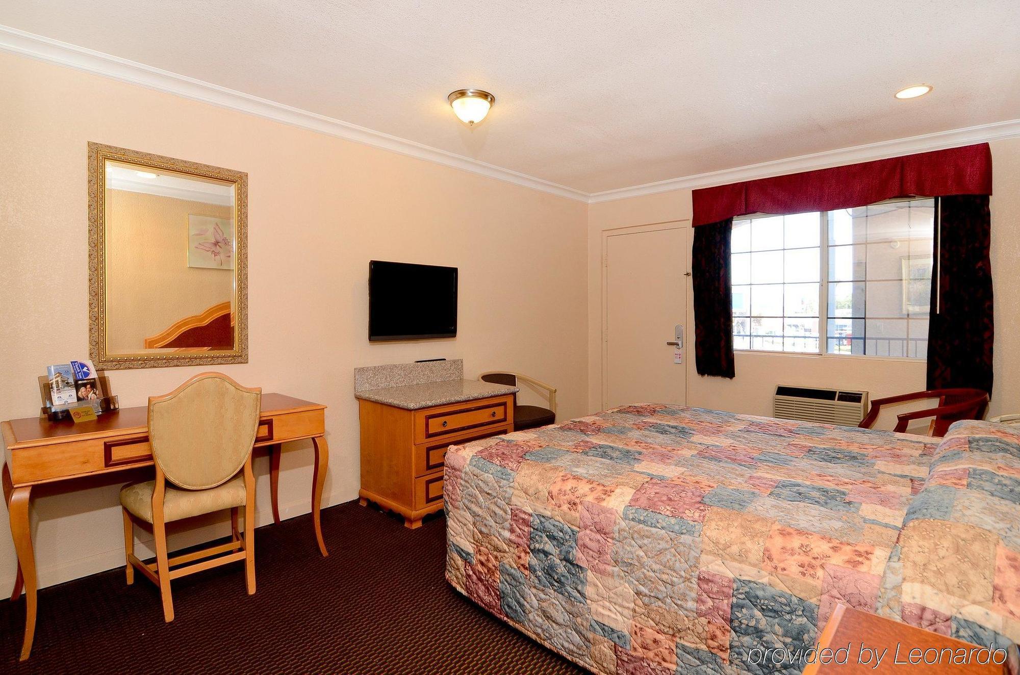 Americas Best Value Inn 코로나 객실 사진