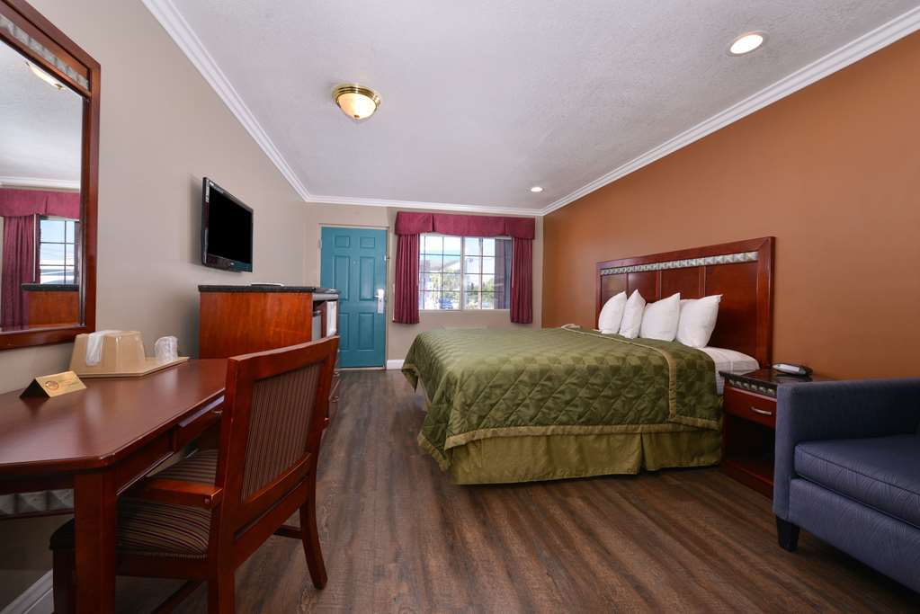 Americas Best Value Inn 코로나 객실 사진