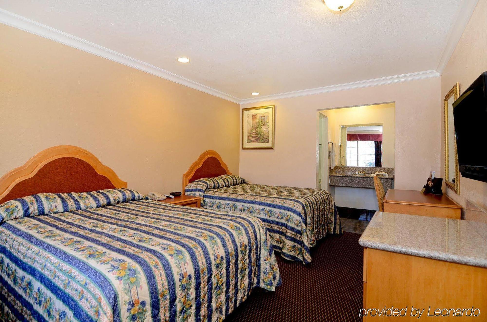 Americas Best Value Inn 코로나 객실 사진